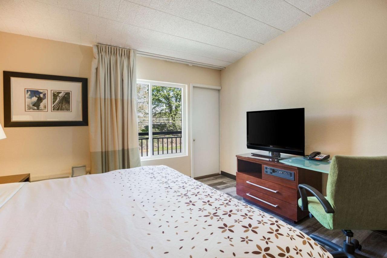 Fairmount Inn & Suites - Stroudsburg, Poconos Delaware Water Gap Exterior foto